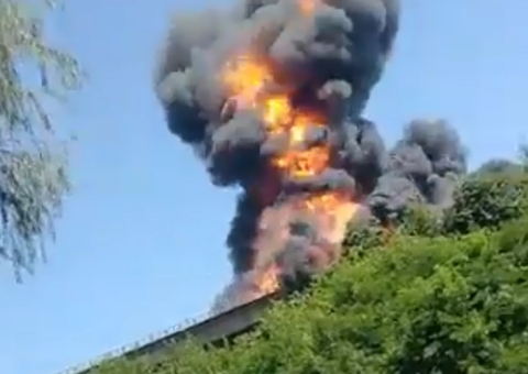 Vídeo: caminhão-tanque explode em BR e motorista morre na hora
