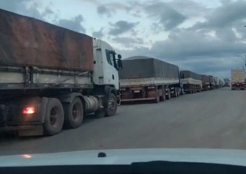 Greve na Receita causa fila na aduana e mais 500 caminhões partem de Manaus e Boa Vista 