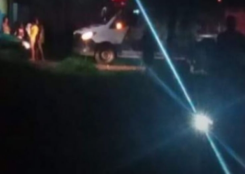 Homem é perseguido e assassinado a pauladas na frente de hospital no Amazonas