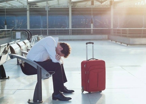 TAM é condenada a pagar R$ 5 mil a passageiro por atraso de voo