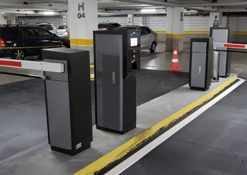 Motorista roubado antes de cruzar cancela do estacionamento de shopping é indenizado