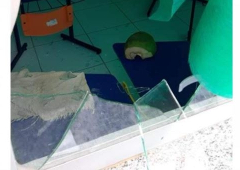 Homem é preso por quebrar janelas de órgãos públicos durante feriado no Amazonas