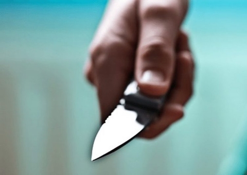 Homem que matou companheira com canivete na frente dos filhos é condenado