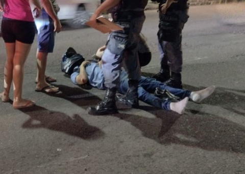 Motociclista tenta se desviar de cachorro e acaba sofrendo acidente em Manaus