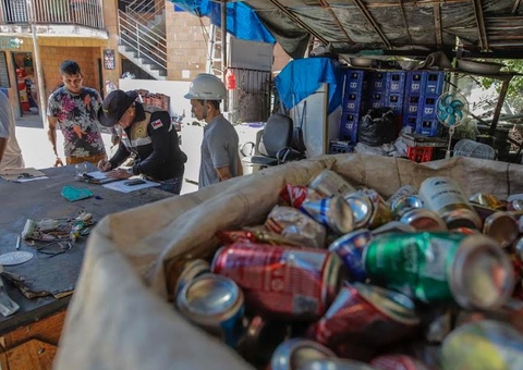Moradores são notificados por acúmulo de materiais recicláveis em Manaus