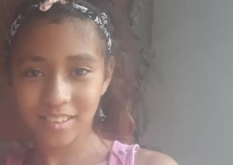 Blusa de menina desaparecida surge misteriosamente estendida em varal