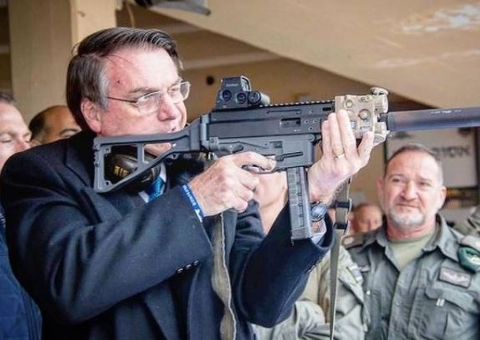 Bolsonaro cita serial killer Lázaro pra defender flexibilização do porte de armas
