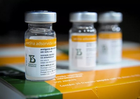Ministério da Saúde pretende deixar de usar Coronavac na vacinação em 2022