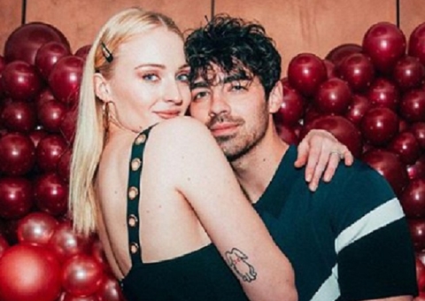Joe Jonas e Sophie Turner postam fotos inéditas de casamento em castelo 
