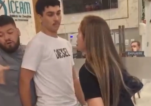 Vídeo mostra suposta policial sendo homofóbica com casal LGBT em shopping de Manaus