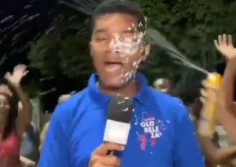 Repórter da Globo tem celular furtado ao vivo no Carnaval do Rio; vídeo 