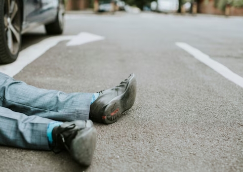 Homem é flagrado pela esposa em motel, foge e mata mototaxista atropelado