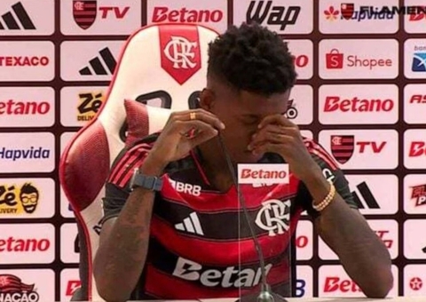 Vitão se emociona ao ser apresentado pelo Flamengo: "Maior clube do Brasil"