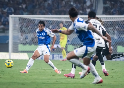 Corinthians vence Cruzeiro com gol de Memphis e abre vantagem na semifinal