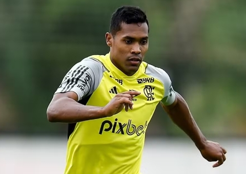 Alex Sandro, do Flamengo, tem lesão detectada na coxa esquerda