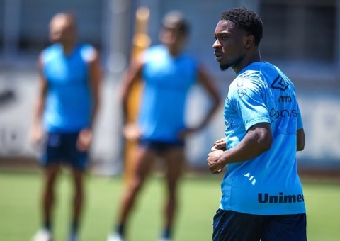 Grêmio anuncia a contratação do atacante Amuzu