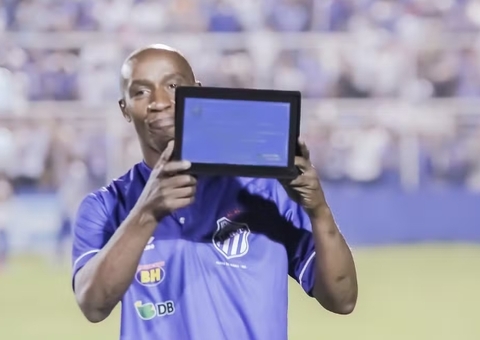 Atacante de 52 anos é anunciado por time que disputa divisão de acesso em Minas