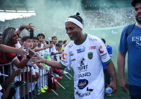 Ingressos do jogo do Ronaldinho Gaúcho em Manaus já estão à venda; veja