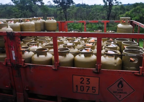 Governo planeja pagar vale-gás com verba de R$ 5 bi e voucher da Caixa