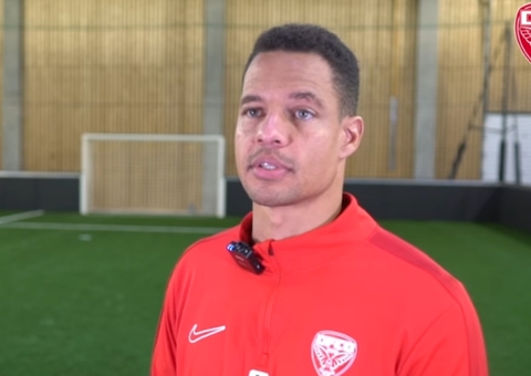 Dirigente do Lyon é encontrado inconsciente em casa após facada