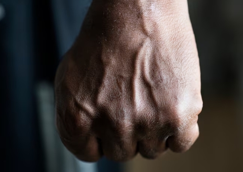 No Dia dos Pais, filho dá sequência de murros em idoso e é preso no Amazonas