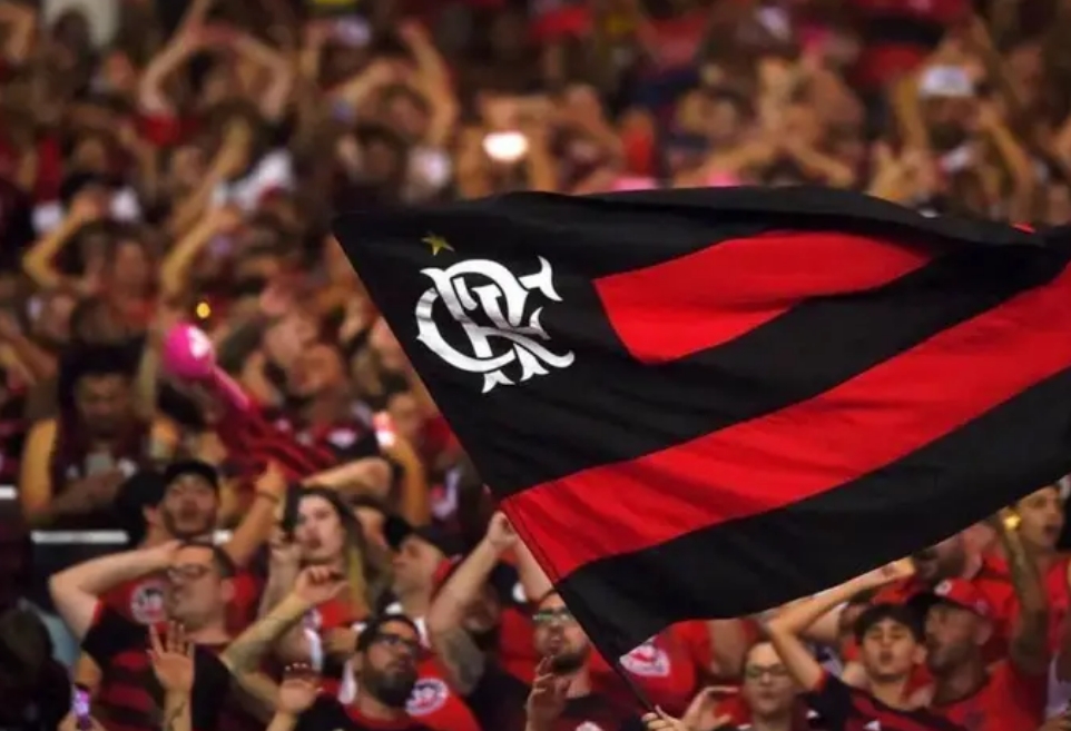 Flamengo lança nova terceira camisa; veja preço