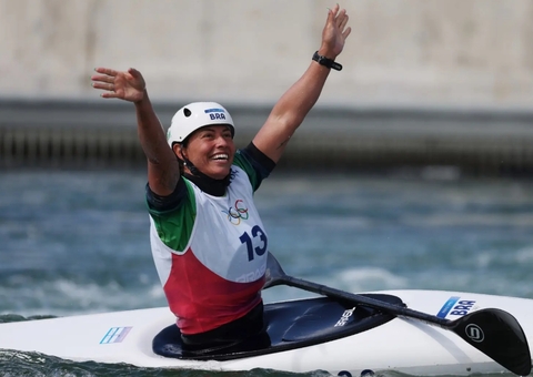 Ana Sátila 'abraça' fama conquistada com meme após brilhar em Paris-2024