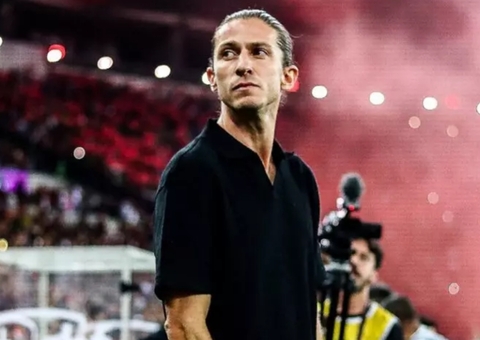 Filipe Luís comanda quem já o tirou de Copa e o deixou no banco do Flamengo