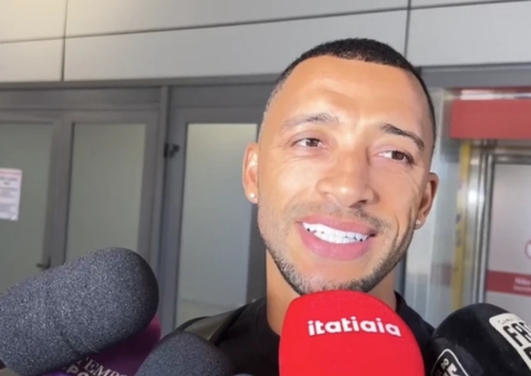 Zagueiro Vitor Hugo desembarca em BH para assinar com o Atlético-MG
