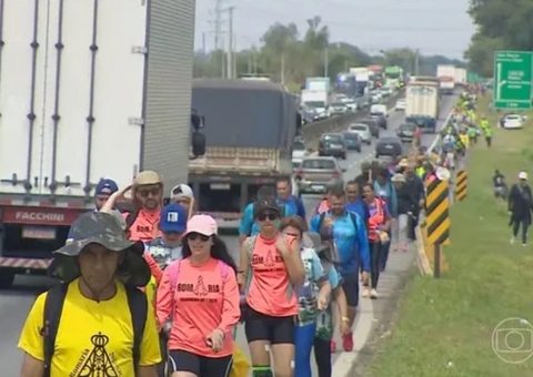 Ciclista morre atropelado na Dutra em romaria para Aparecida