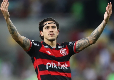 Pedro, do Flamengo, realiza atividades de recuperação no Ninho do Urubu