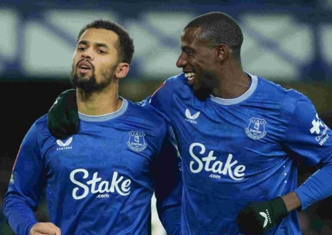 Clubes da Premier League podem ser punidos por promoverem apostas ilegais