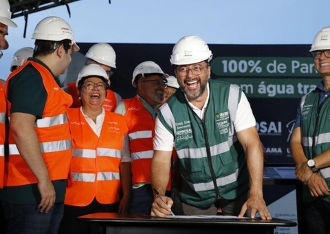 Wilson Lima assina ordem de serviço para esgoto e ampliação do abastecimento de água em Parintins