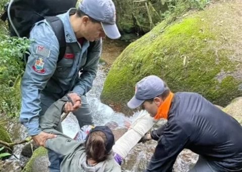 Brasileira tem fratura em montanha e é resgatada por recordista mundial