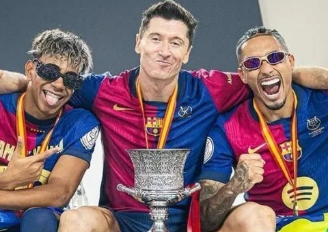 Saiba quanto custam os óculos usados por Yamal e Raphinha na festa do Barça