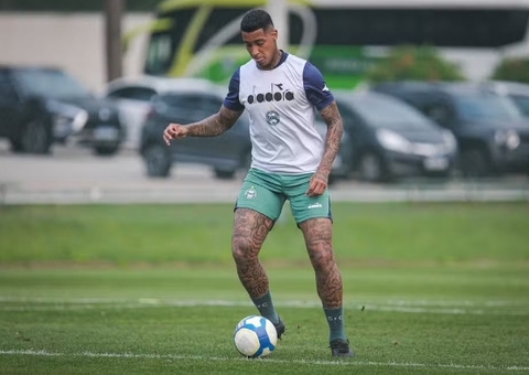 Coritiba anuncia saída de Alef Manga, Robson e outros três jogadores