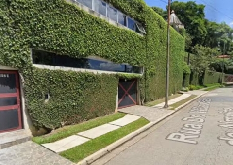 Caseiro é preso acusado de matar a mulher a facadas em mansão em São Paulo