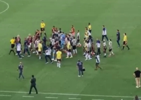 Final de Flamengo x Botafogo tem pancadaria, socos, sangue e expulsões