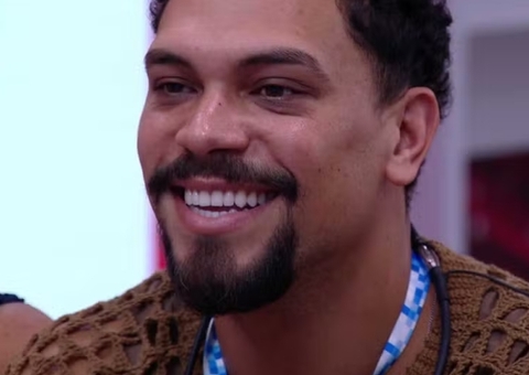 Vinícius chora com recados da família no último Almoço do Anjo do BBB 25