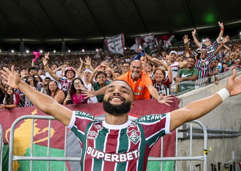 Fluminense marca nos acréscimos, bate Santos e ofusca volta de Neymar