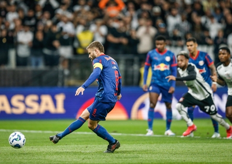 Com gol nos acréscimos, Bragantino vence o Corinthians pelo Brasileirão
