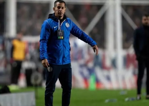 Técnico do San Lorenzo pede demissão após polêmica