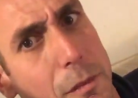 Uefa suspende árbitro flagrado cheirando pó branco em vídeo; assista