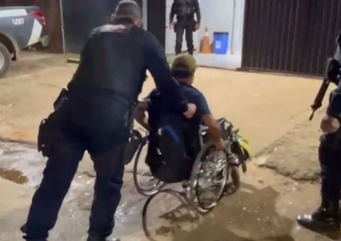 Cadeirante é preso após roubar bebida em supermercado de Porto Velho; vídeo
