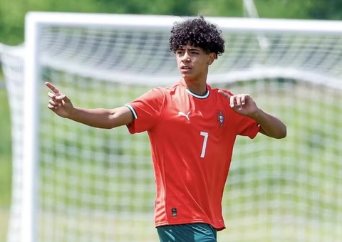 Manchester United e mais 9 clubes mandam olheiros para acompanhar filho de Cristiano Ronaldo