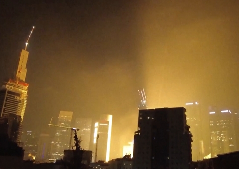 Bombardeio em Teerã mata 60, incluindo 20 crianças, diz mídia iraniana