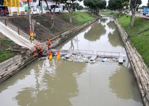 Prefeitura de Manaus realiza mutirão de limpeza no Igarapé do Mindu