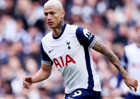 Richarlison volta ao Tottenham em clássico após período de lesão