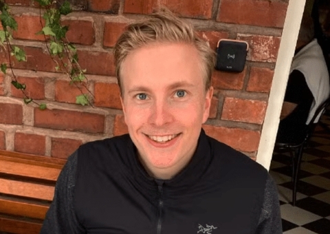 Ex-jogador de hóquei é morto por ex-namorado ao chegar em casa, diz jornal