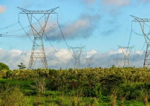 Conta de luz deve ficar mais barata em 2025; entenda